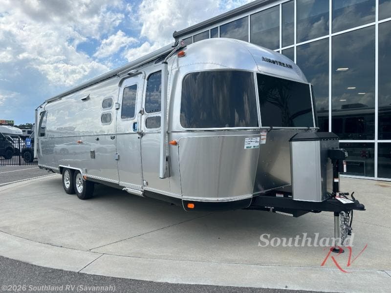 New 2027 Airstream Classic 30RB Queen available in Savannah, Georgia