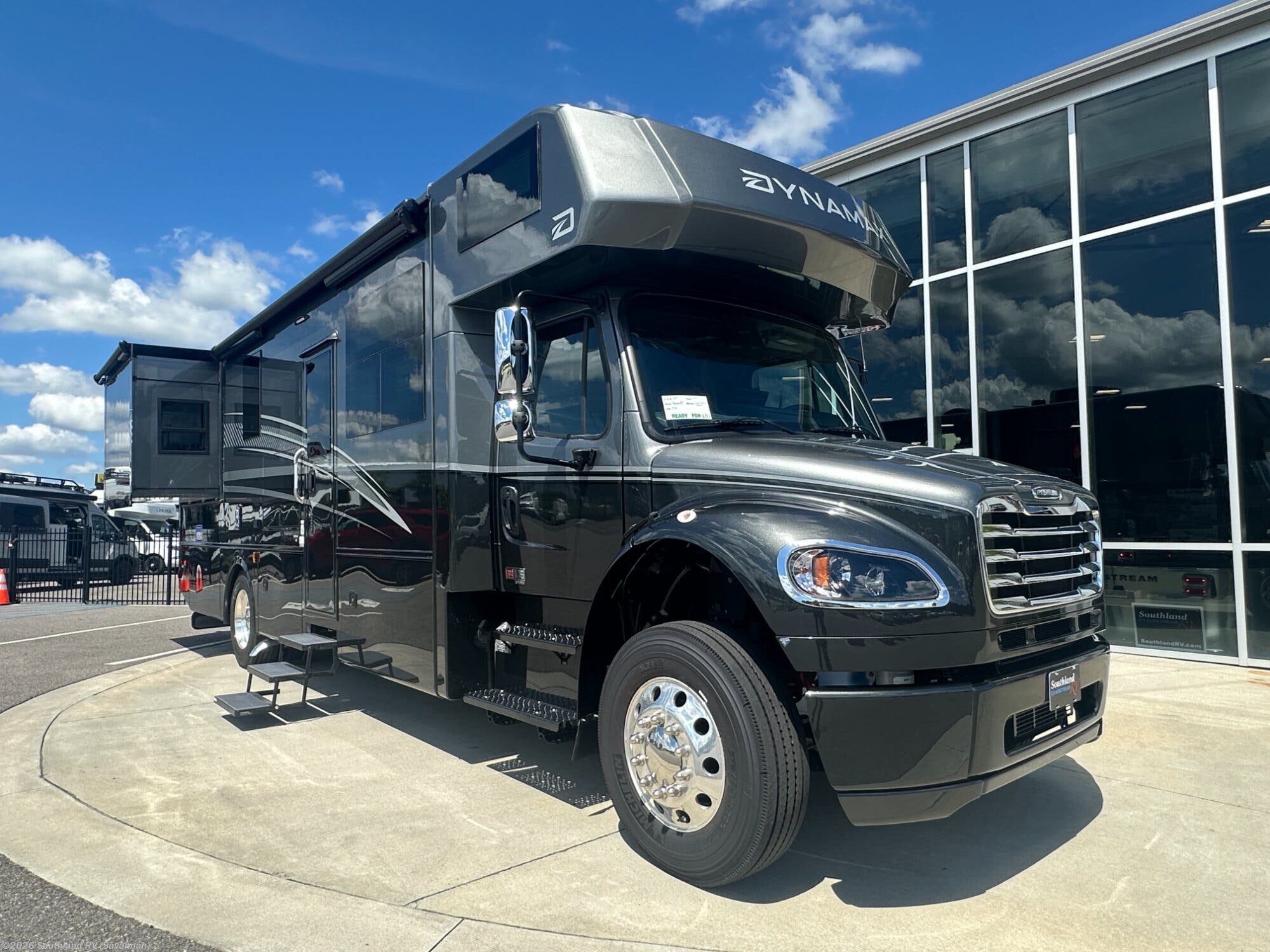 New 2027 Dynamax Corp Europa 32KD Xplorer Package available in Savannah, Georgia