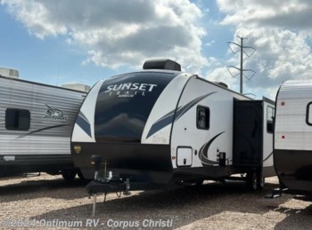 Used 2019 CrossRoads Sunset Trail Super Lite SS331BH available in Corpus Christi, Texas
