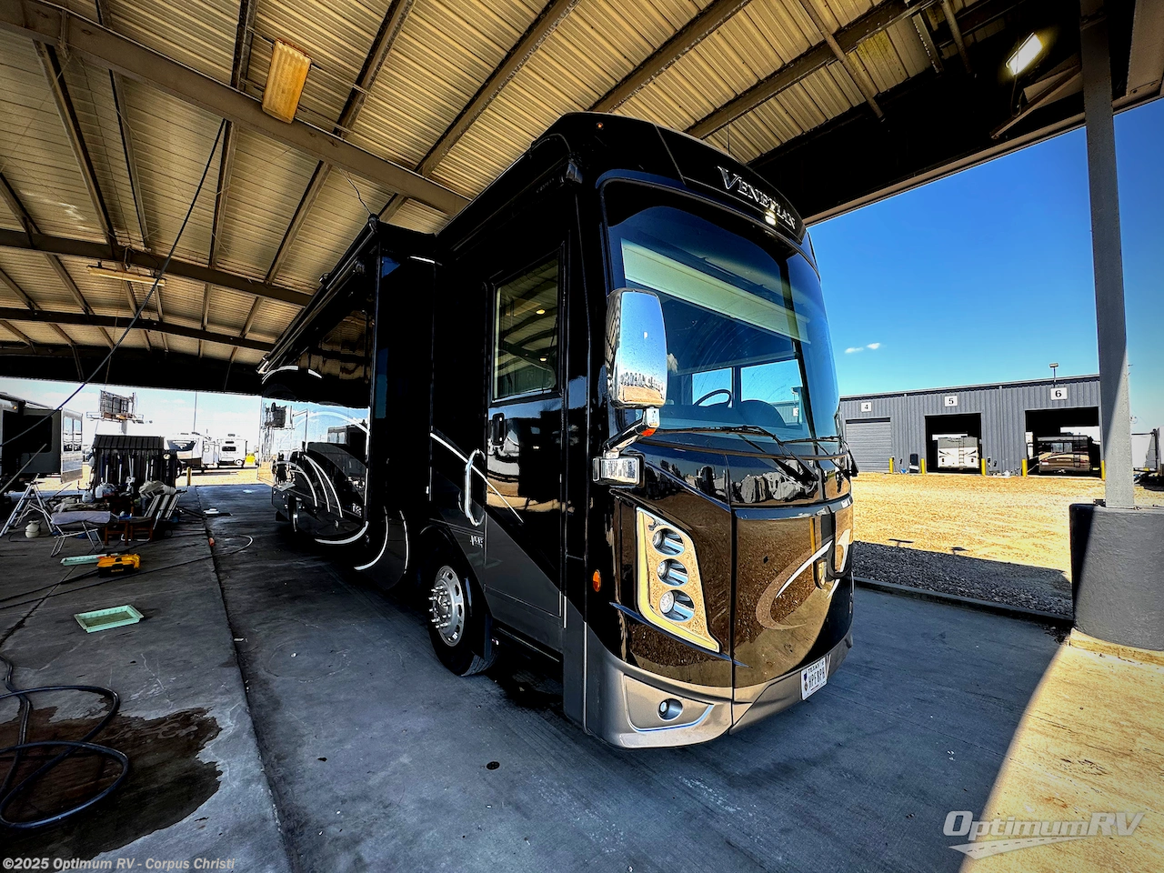Used 2022 Thor  Venetian R40 available in Robstown, Texas