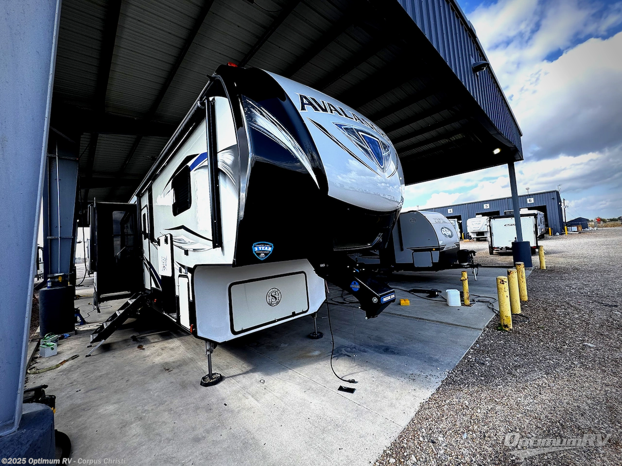 Used 2019 Keystone Avalanche 395BH available in Robstown, Texas