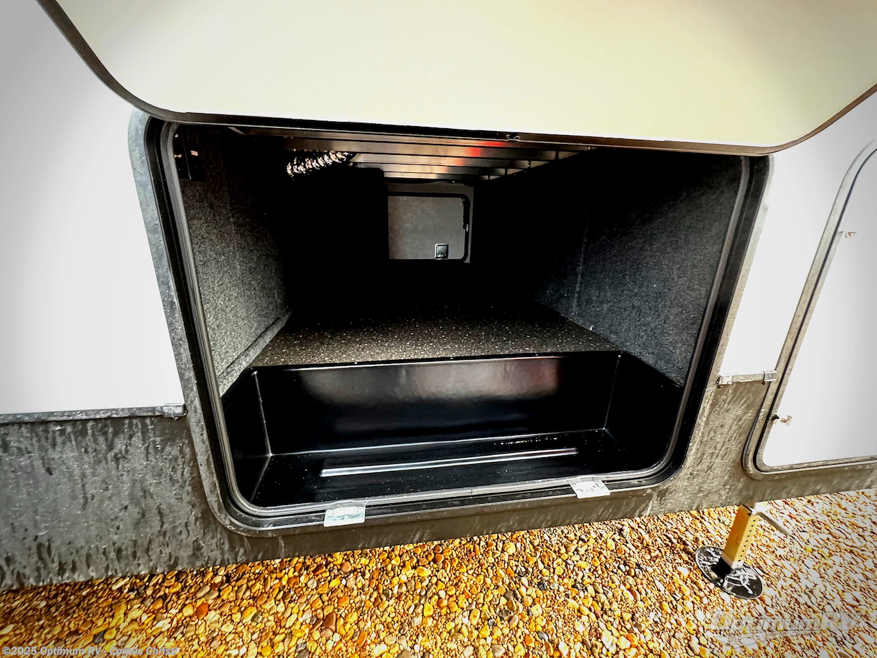 New 2026 East to West Tandara 389DS available in Robstown, Texas