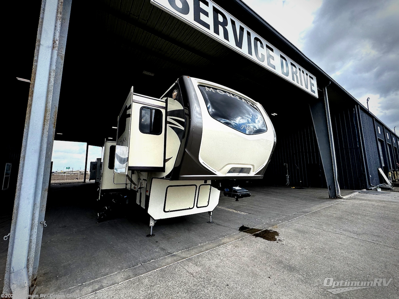 Used 2018 Keystone Montana 3730FL available in Robstown, Texas