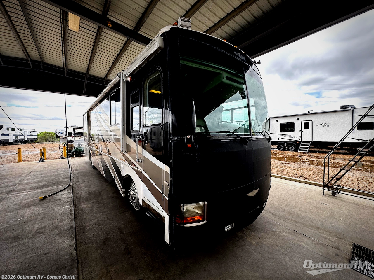 Used 2003 Fleetwood Discovery 38U available in Robstown, Texas
