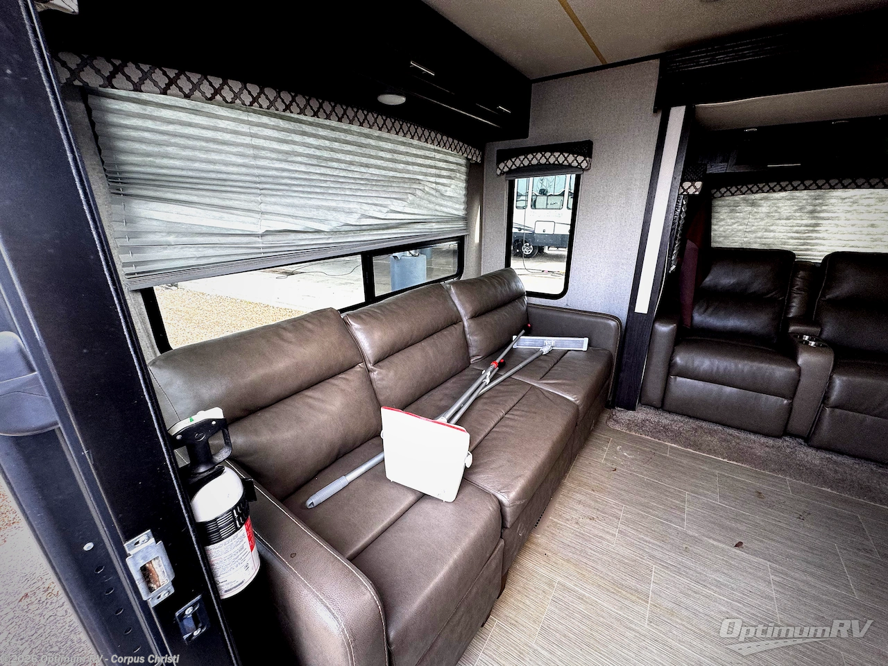 Used 2018 Dutchmen Kodiak Ultimate 290RLSL available in Robstown, Texas