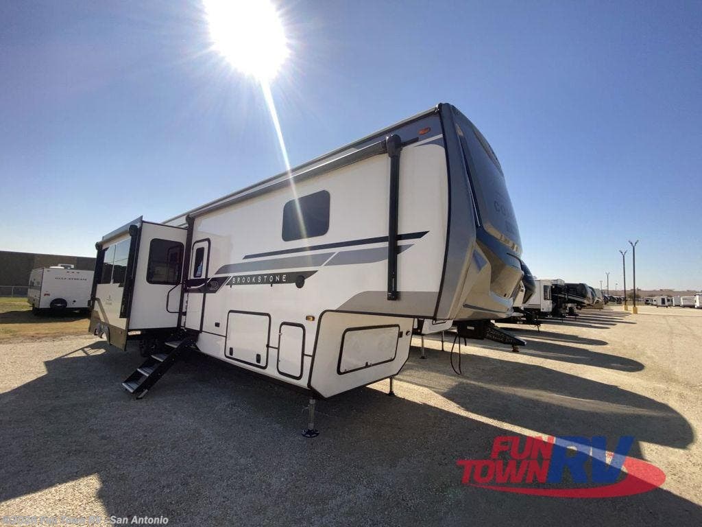 Used 2025 Coachmen Brookstone 318RLL available in Cibolo, Texas