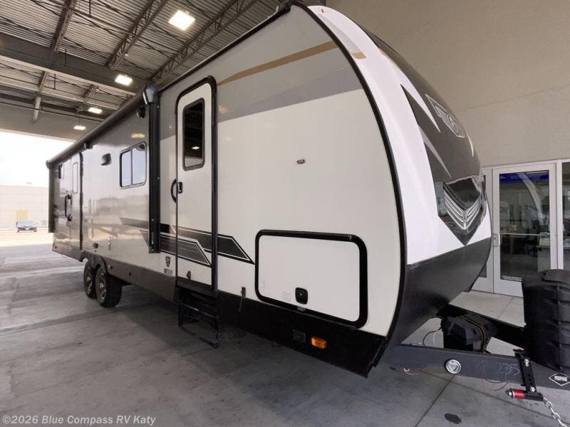 Used 2022 Cruiser RV Radiance Ultra Lite 28BH available in Katy, Texas