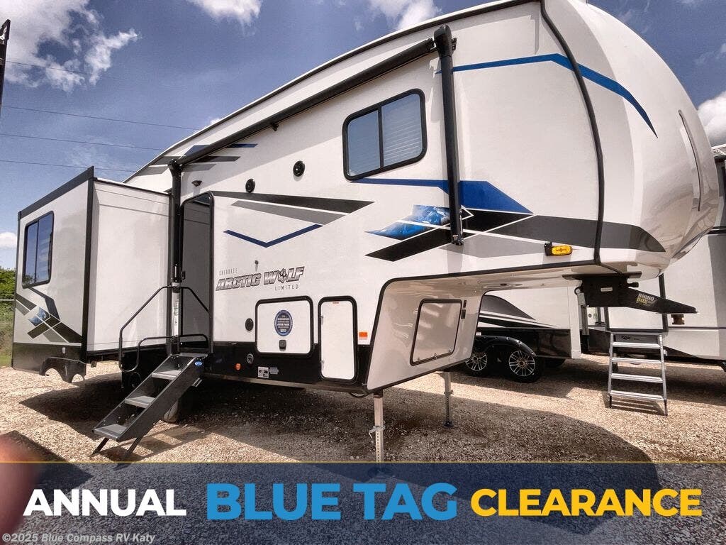 Used 2024 Forest River Cherokee Arctic Wolf Cherokee Artic Wolf 27sgs available in Katy, Texas