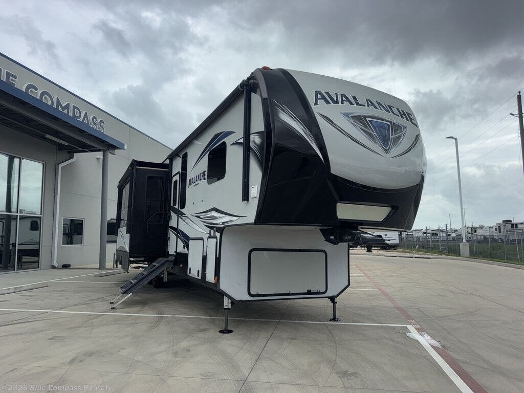 Used 2020 Keystone Avalanche 396BH available in Katy, Texas