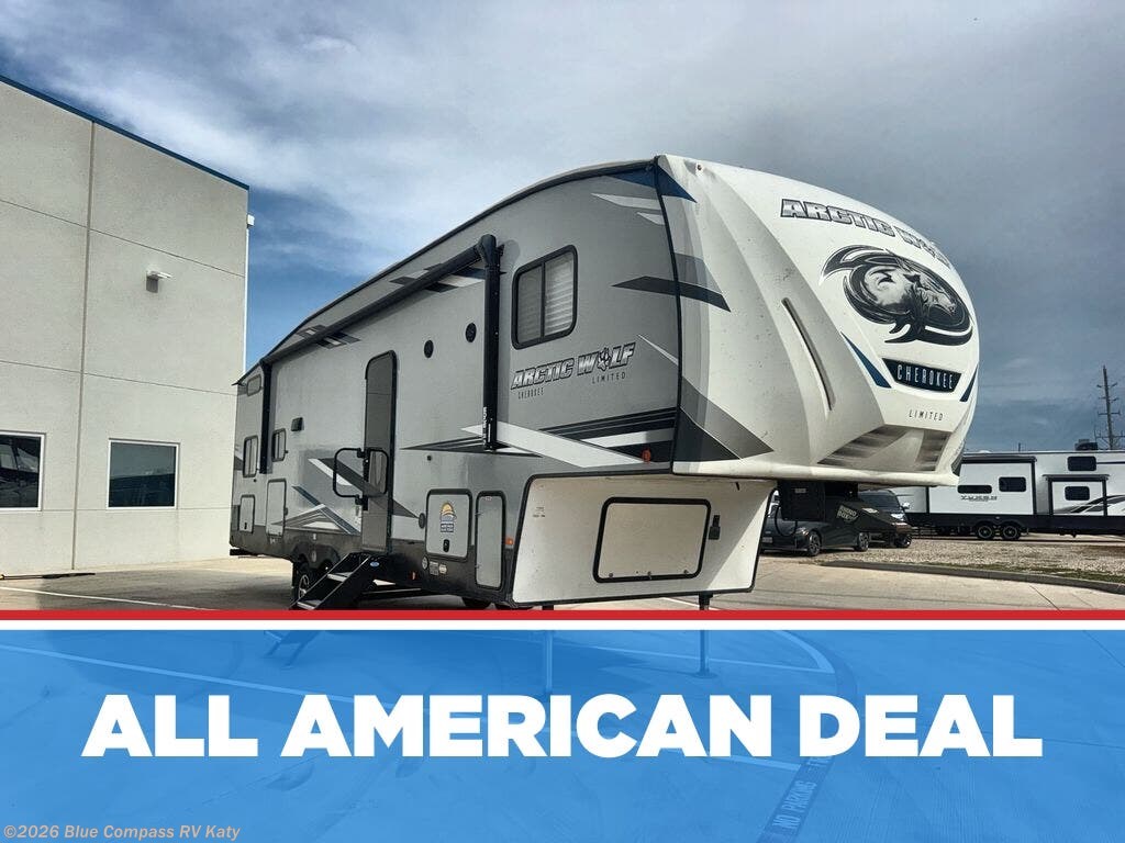 Used 2022 Forest River Cherokee Arctic Wolf 287BH available in Katy, Texas