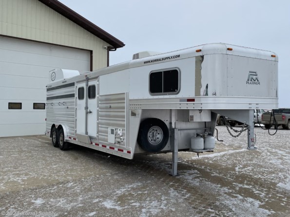 2019 Platinum Coach Weekender Package w/ Trainer Tack available in Douglas, ND