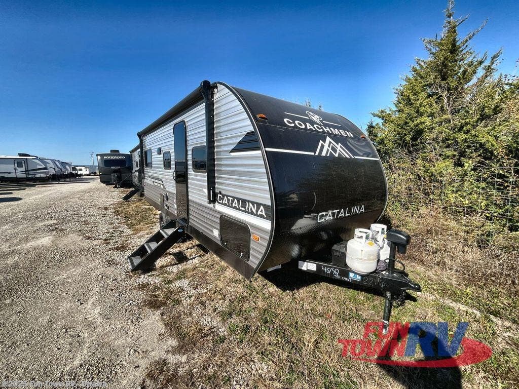 New 2025 Coachmen Catalina Summit Series 8 221EPIC available in Ottawa, Kansas