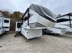 New 2025 Grand Design Solitude 376RD available in Newtown, Connecticut