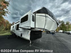 New 2025 Jayco Pinnacle 38FLGS available in Manteca, California