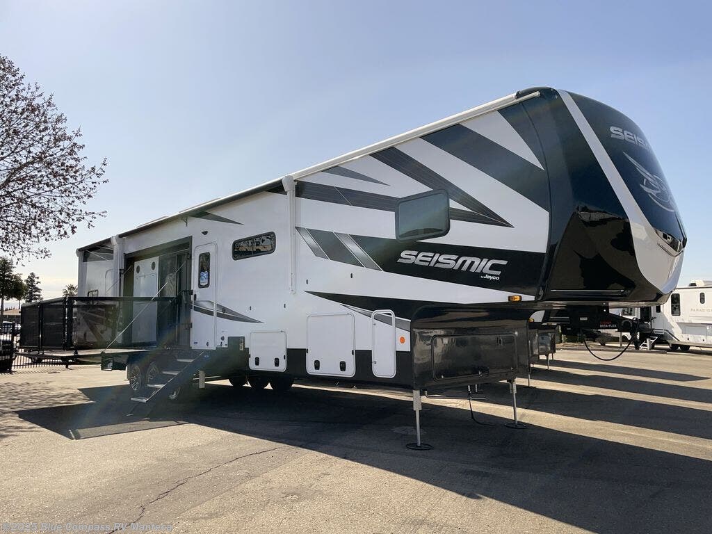 New 2025 Jayco Seismic 413 available in Manteca, California