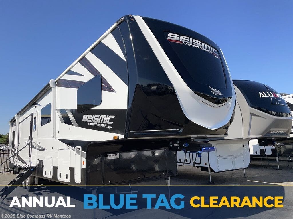 New 2025 Jayco Seismic Luxury Series 4113 available in Manteca, California