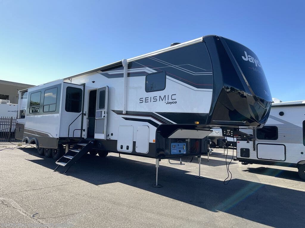 New 2026 Jayco Seismic 395 available in Manteca, California