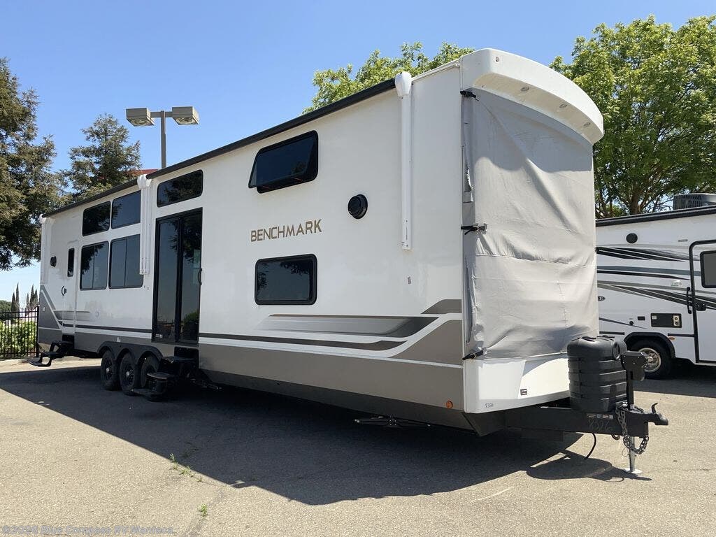 New 2026 Alliance RV Benchmark 44LFT available in Manteca, California