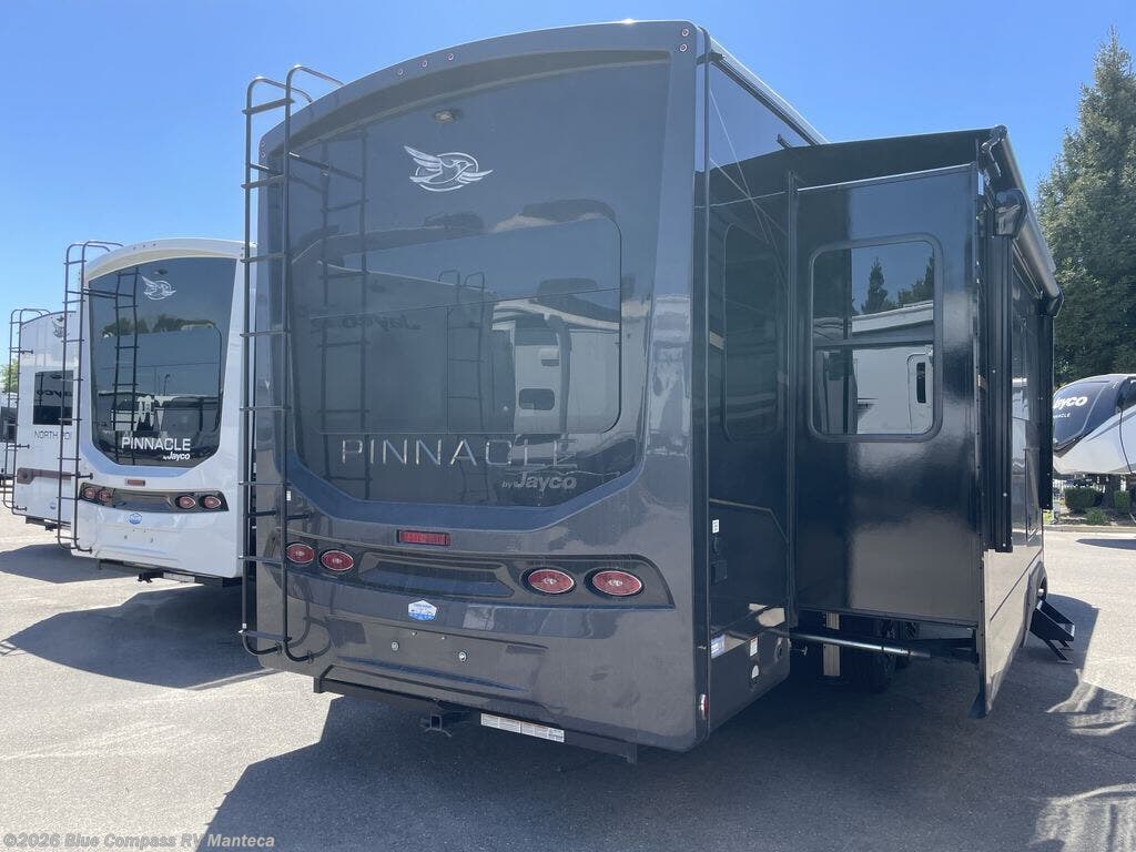 New 2026 Jayco Pinnacle 32RLTS available in Manteca, California