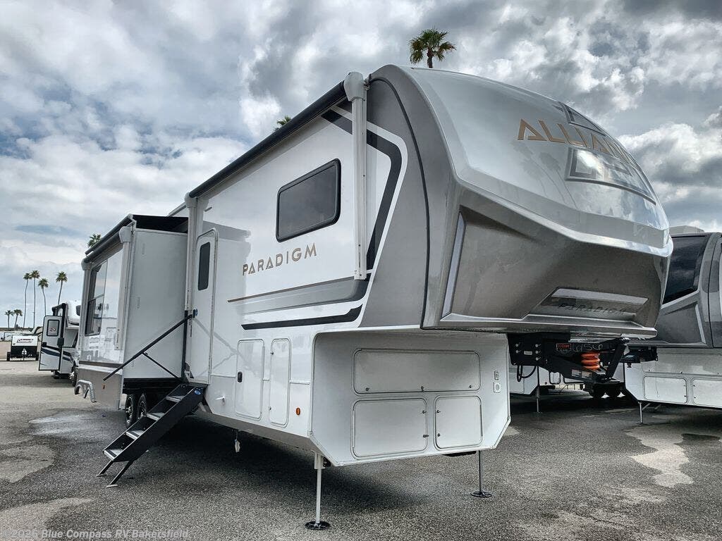 New 2025 Alliance RV Paradigm 395DS available in Bakersfield, California