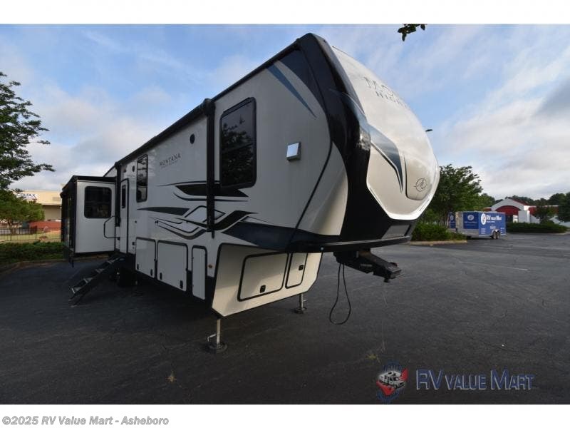 Used 2023 Keystone Montana High Country 385BR available in Franklinville, North Carolina