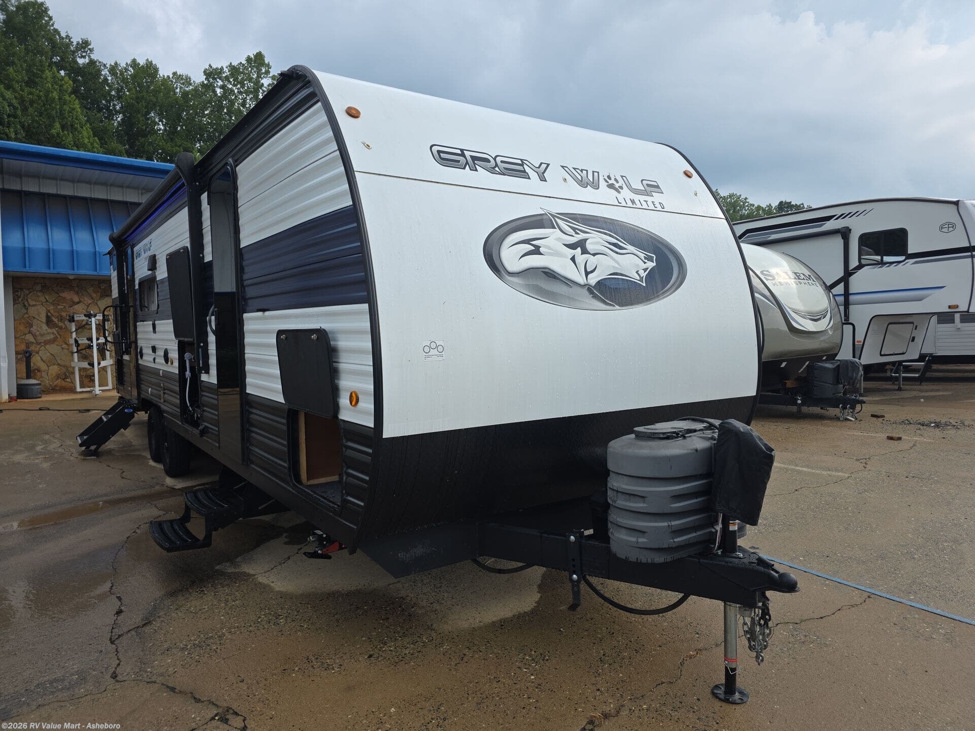 Used 2024 Forest River  GREY WOLF GREY WOLF 27DBH available in Franklinville, North Carolina