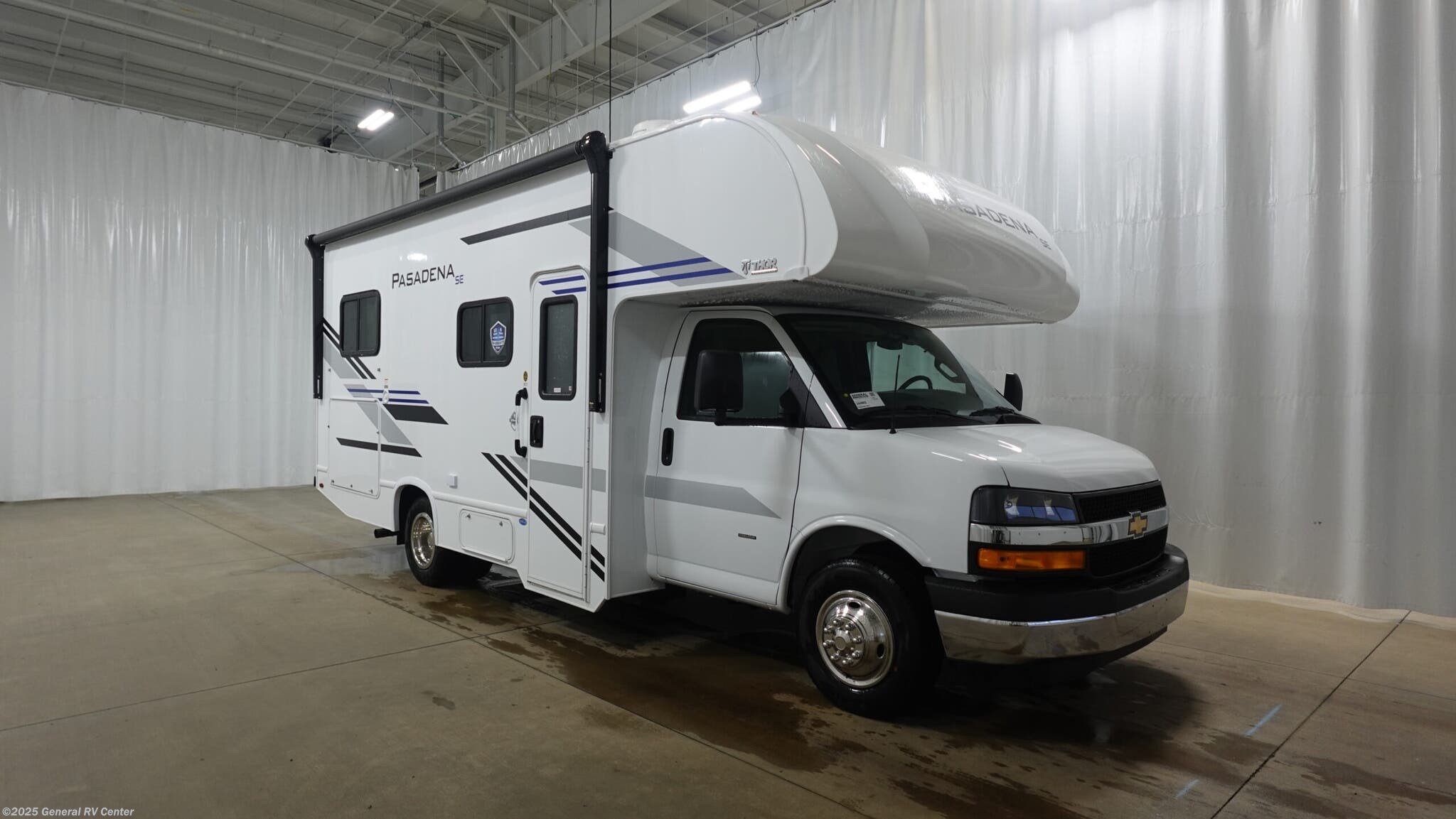 New 2026 Thor Motor Coach Pasadena SE21 Chevy available in West Chester, Pennsylvania