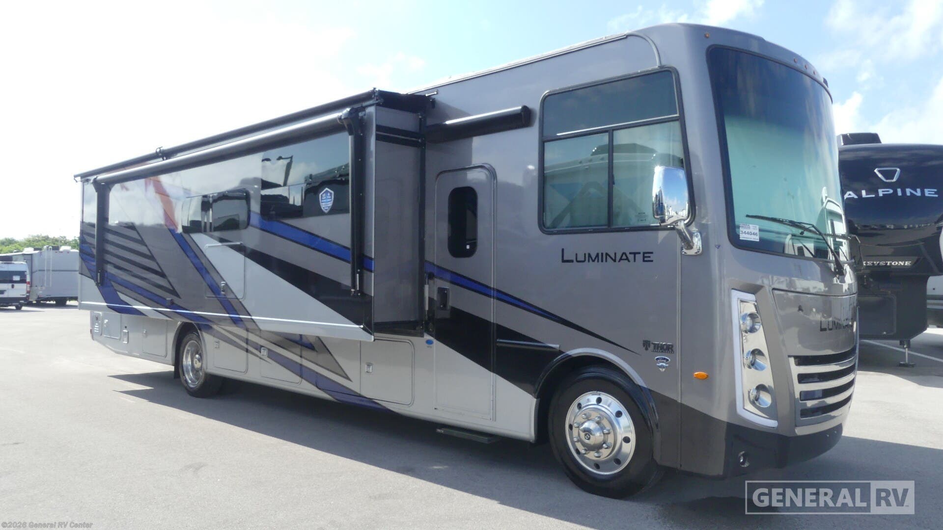 New 2026 Thor Motor Coach Luminate HH36 available in Fort Pierce, Florida