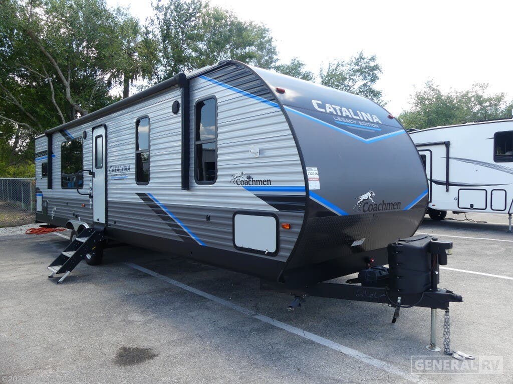 Used 2022 Coachmen Catalina 303RKDS-2SL available in Fort Myers, Florida