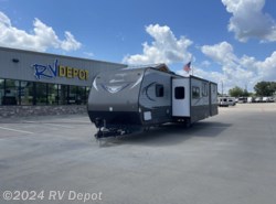 Used 2017 CrossRoads Zinger 33SB available in Cleburne, Texas
