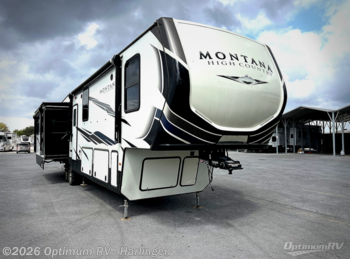 Used 2021 Keystone Montana 3855BR available in La Feria, Texas