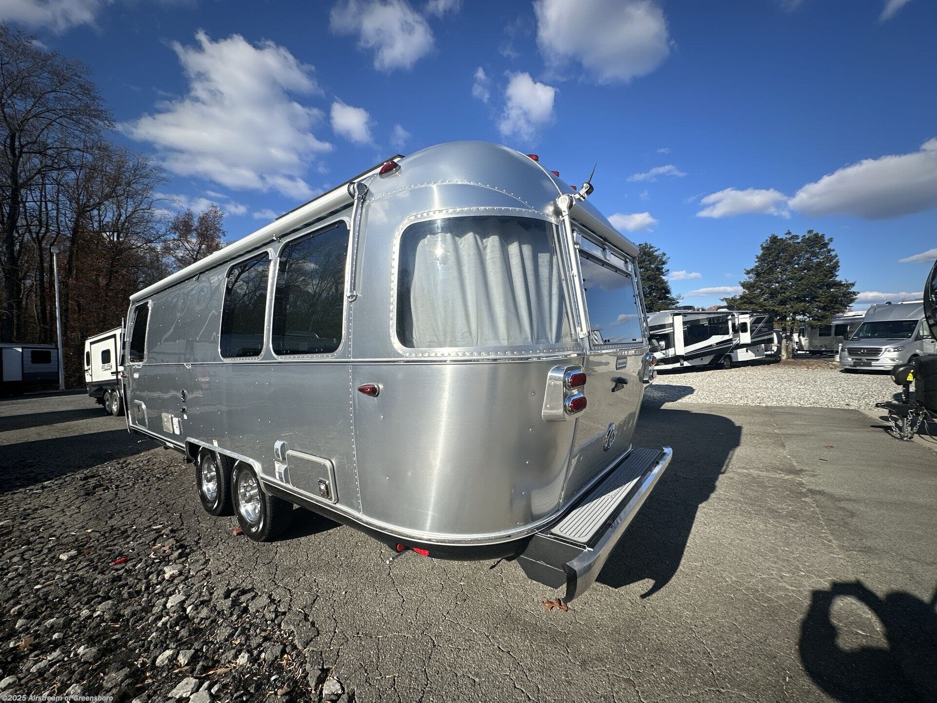 New 2025 Airstream International 25FB Twin available in Colfax, North Carolina