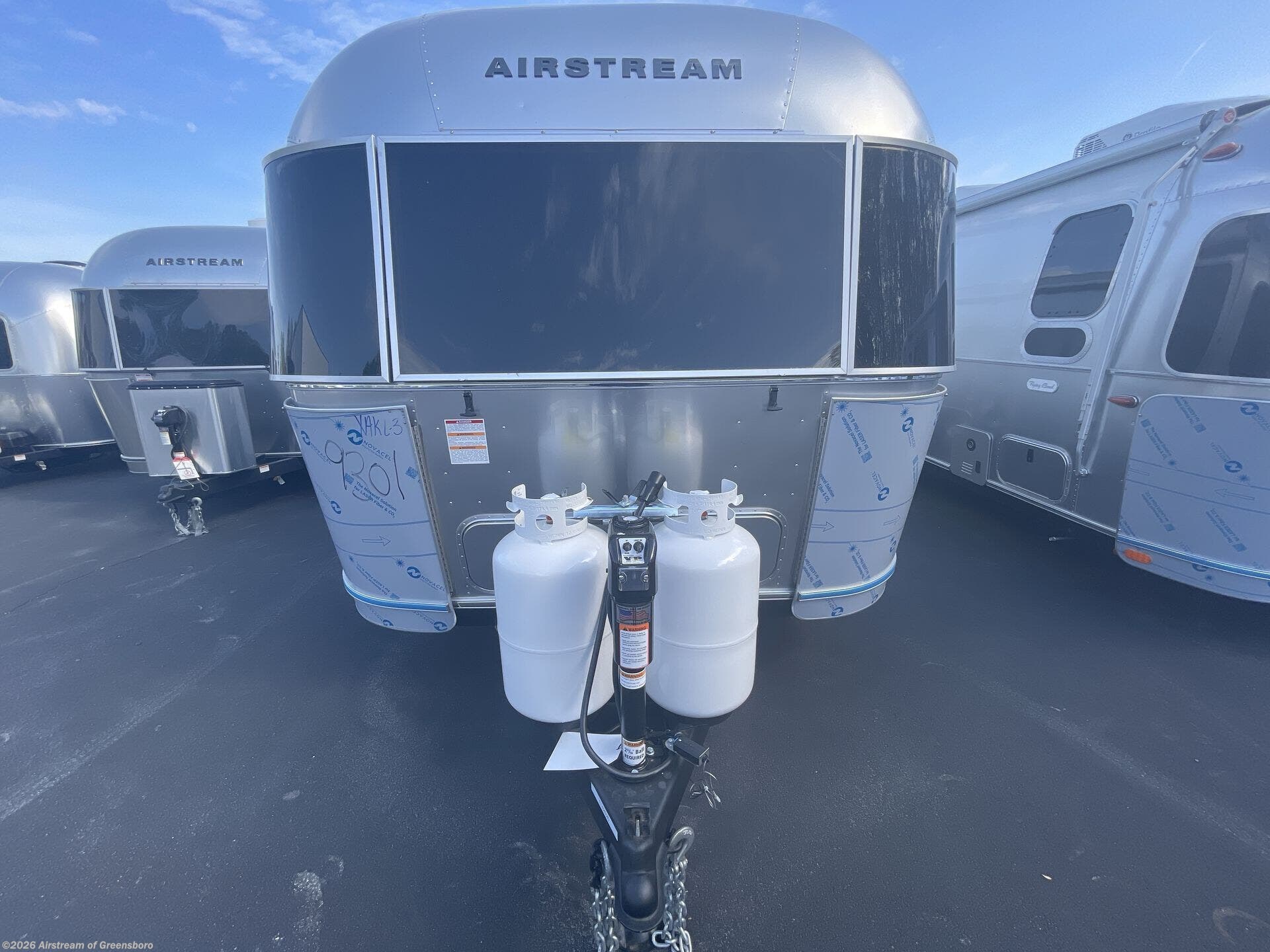 New 2026 Airstream Globetrotter 27FB Twin available in Colfax, North Carolina