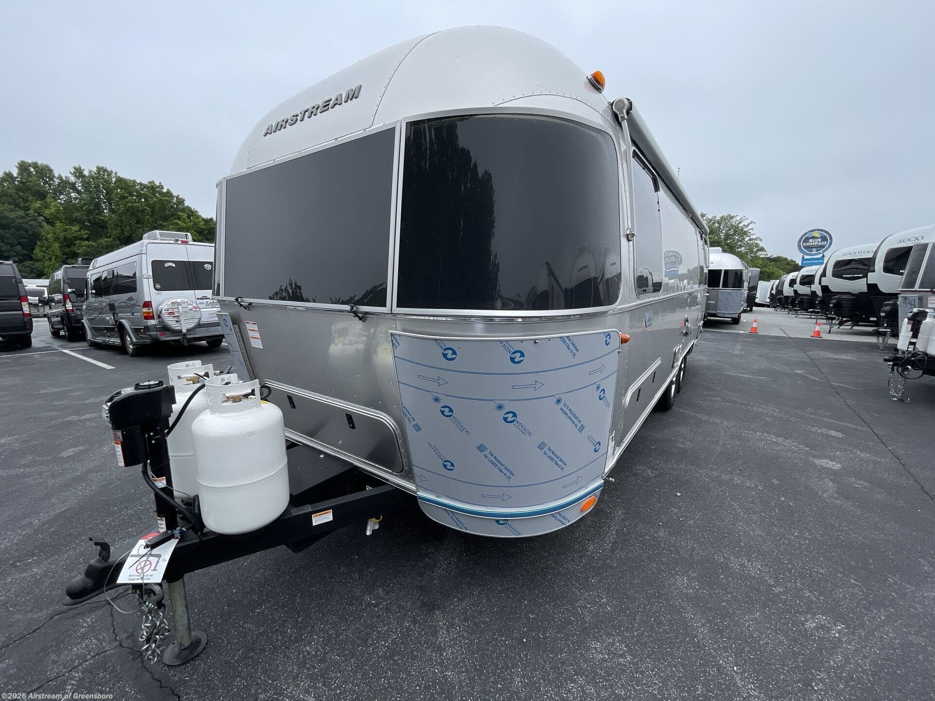 New 2026 Airstream Globetrotter 27FB Twin available in Colfax, North Carolina