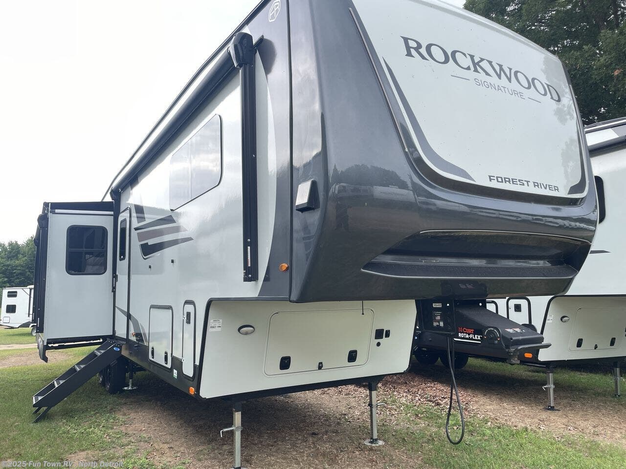 New 2026 Forest River Rockwood Signature 405SBH available in North Branch, Michigan