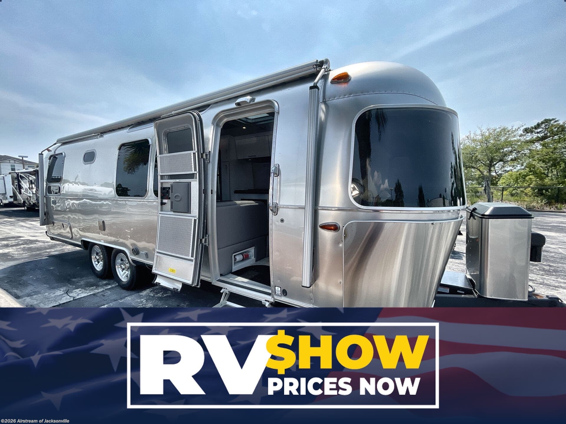 New 2026 Airstream Classic 28RBT available in Jacksonville, Florida