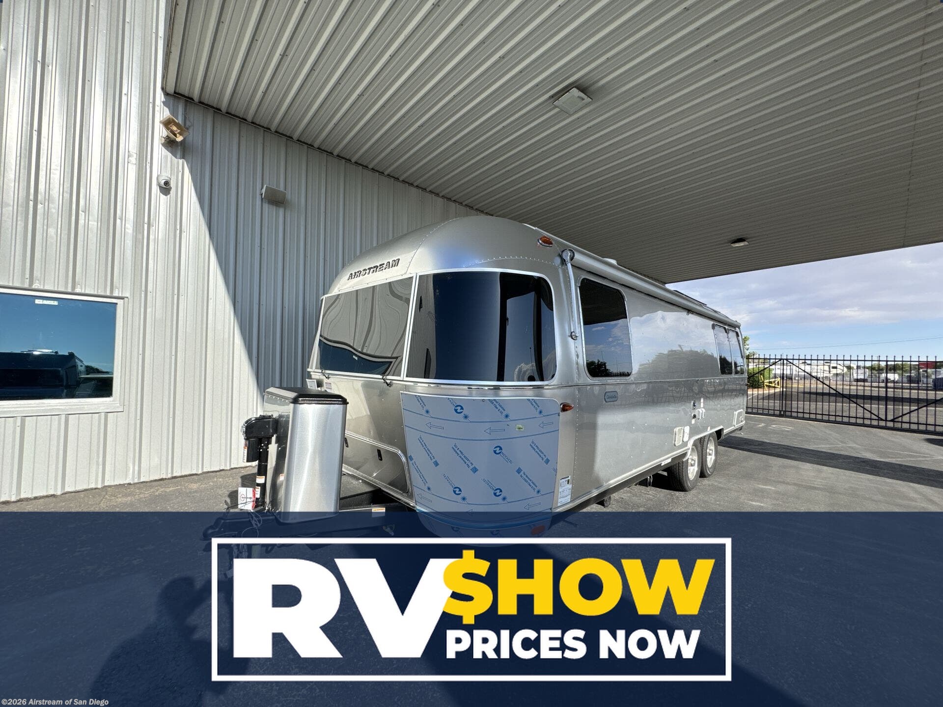 New 2025 Airstream Globetrotter 27FBQ available in San Diego, California
