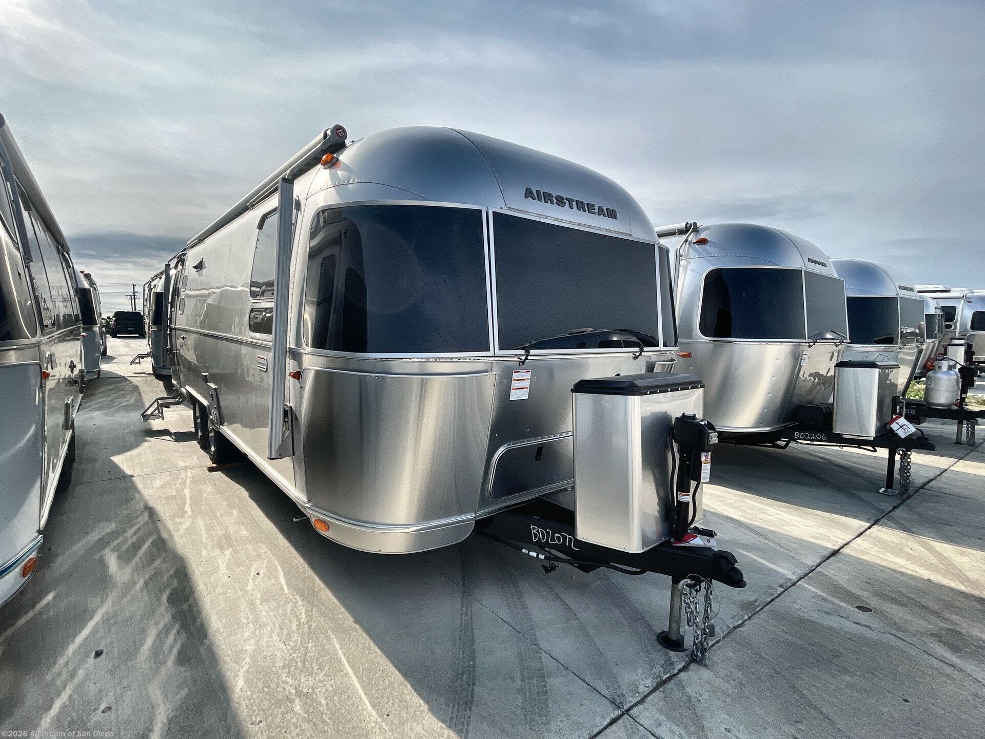 New 2026 Airstream International 27FBQ available in San Diego, California
