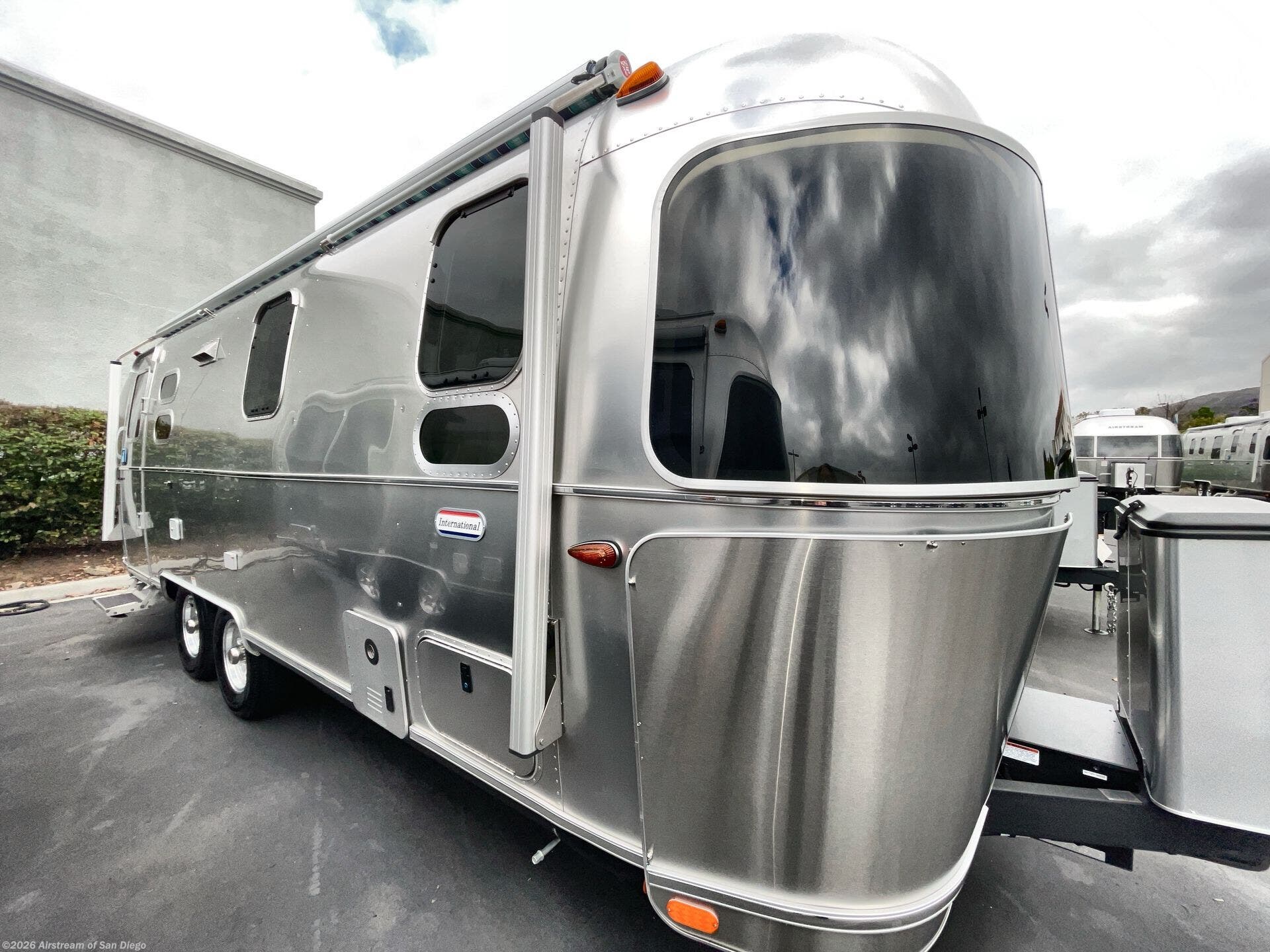 2026 Airstream International 25FB Twin