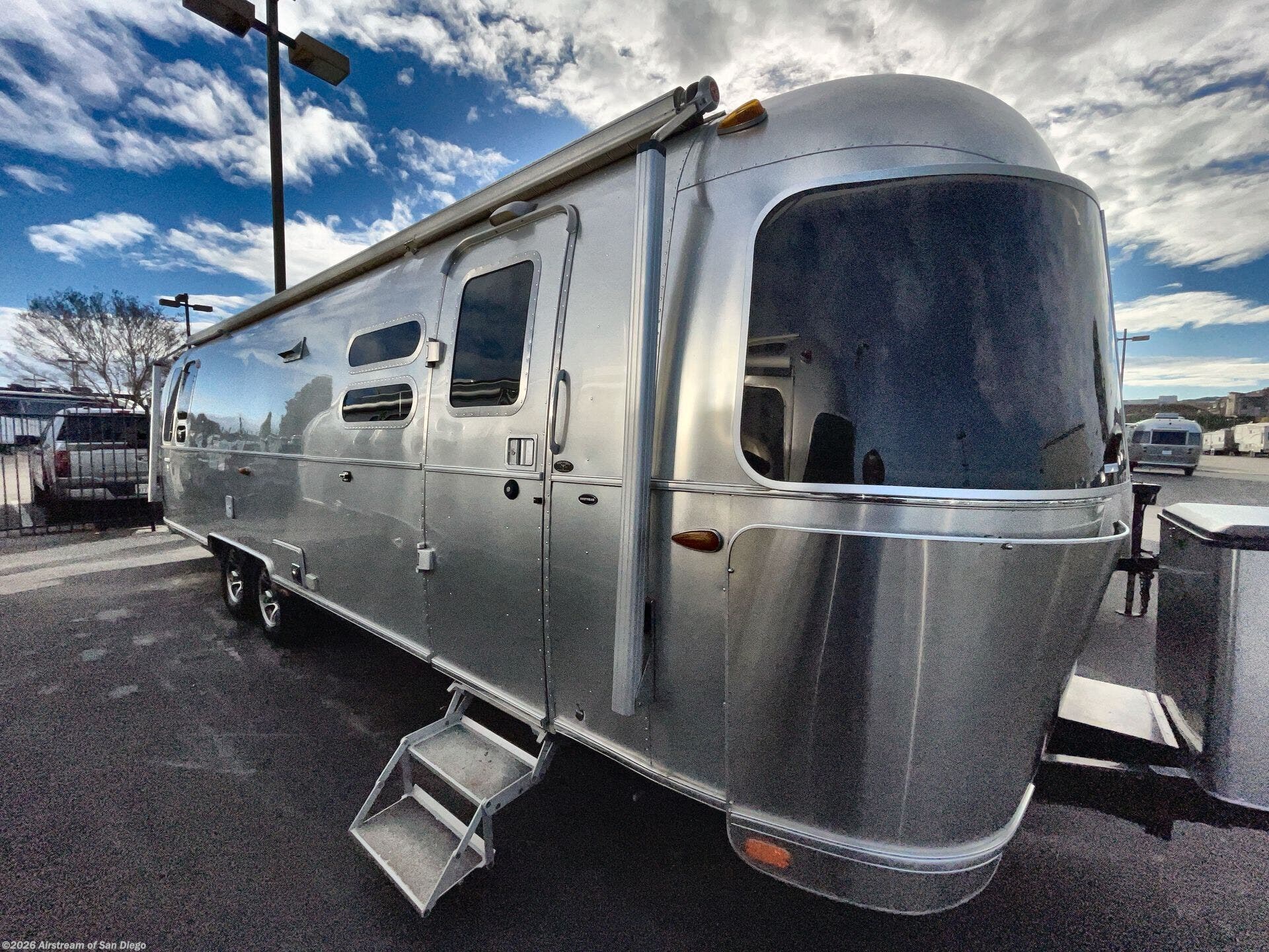 2017 Airstream International Serenity 30
