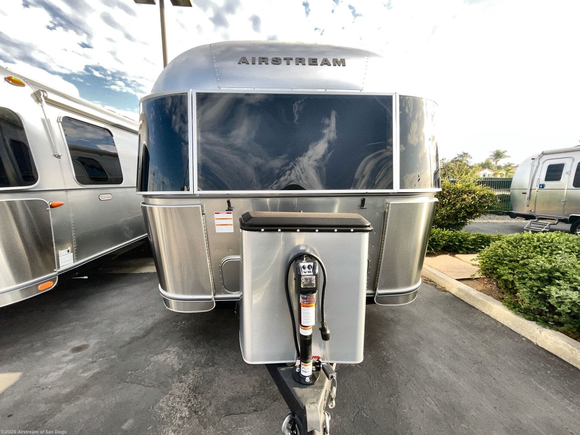 2027 Airstream Trade Wind 25FB Twin