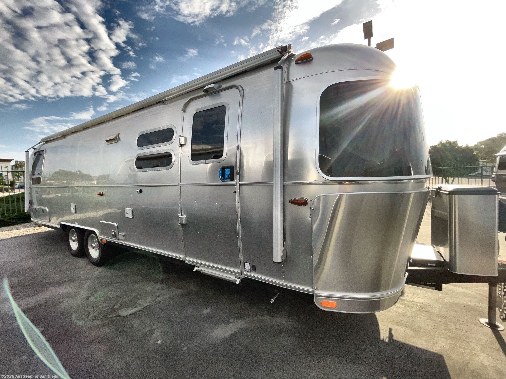 2026 Airstream Globetrotter 30RB Twin
