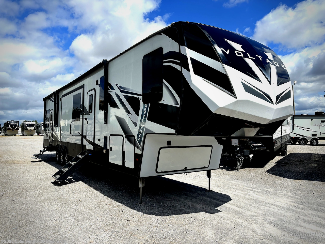 Used 2022 Dutchmen Voltage 4225 available in Moore, Oklahoma