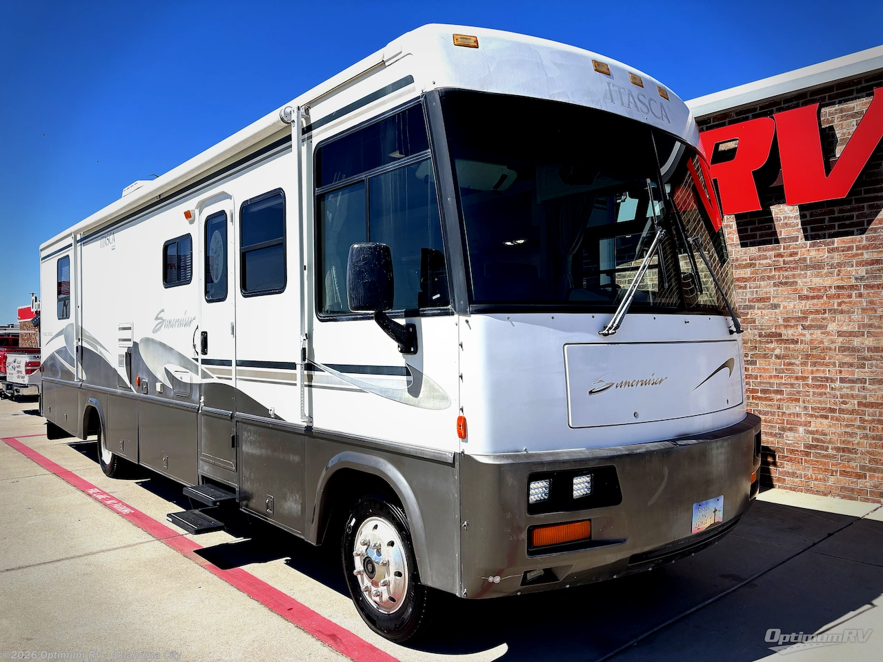 Used 2000 Itasca Suncruiser 32V available in Moore, Oklahoma