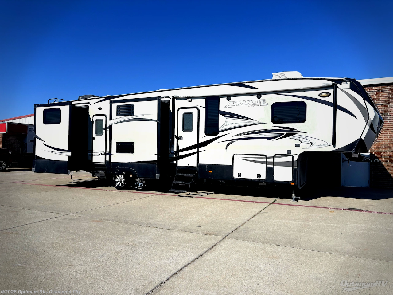 Used 2015 Keystone Avalanche 380FL available in Moore, Oklahoma