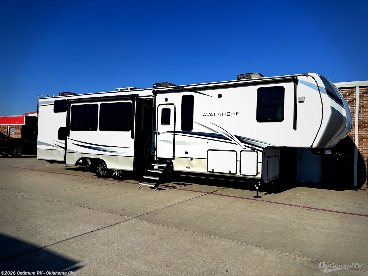 Used 2022 Keystone Avalanche 390DS available in Moore, Oklahoma