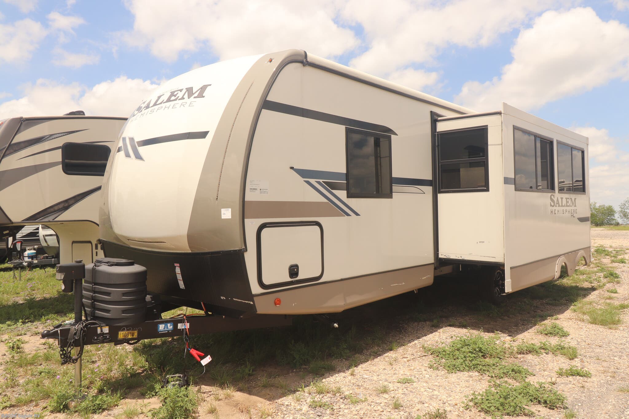 Used 2024 Forest River Salem 26BHHL available in Seguin, Texas