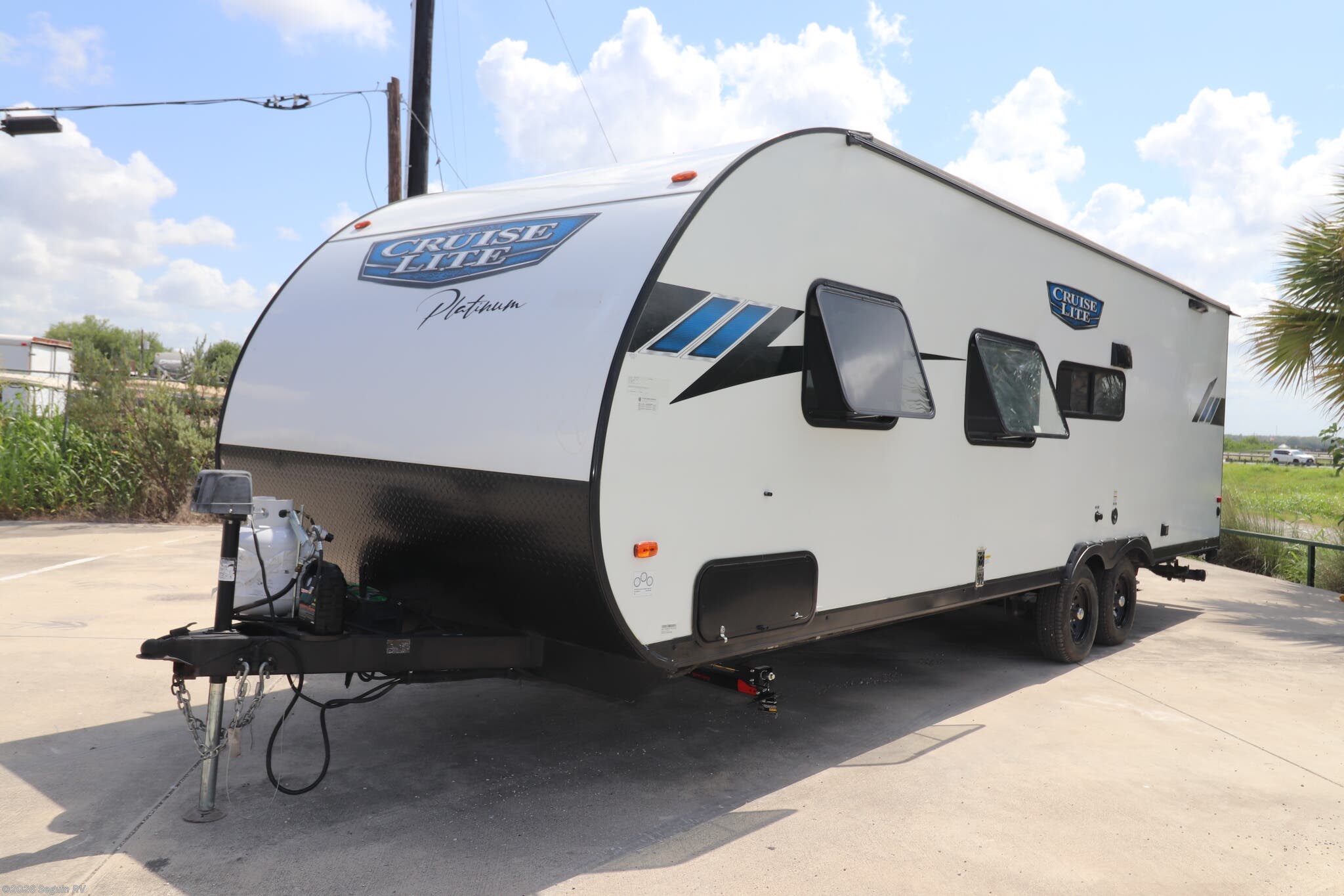 Used 2023 Forest River Salem 261BHXL available in Seguin, Texas
