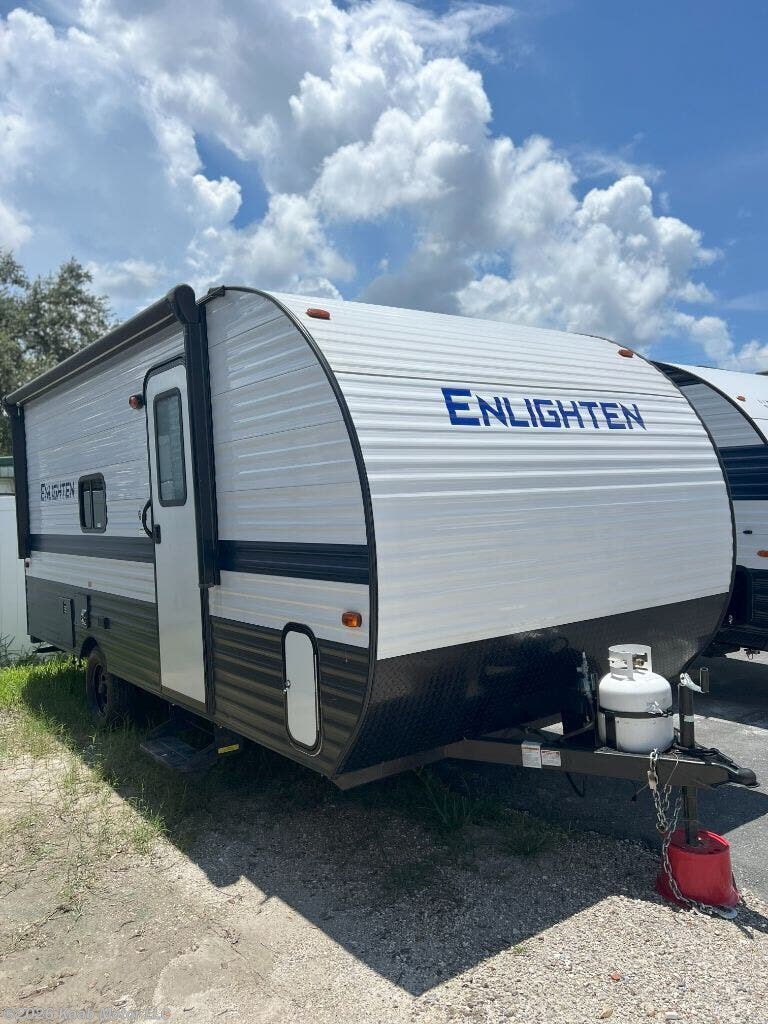 Used 2022  Gulf Stream Enlighten 18BH by Gulf Stream from Kaab Motor LLC in Gibsonton, FL