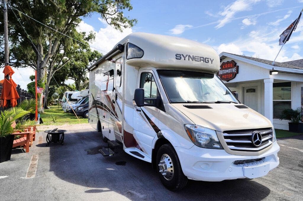 Used 2019  Thor  Synergy 24MB by Thor from Kaab Motor LLC in Gibsonton, FL